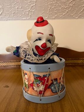 Vintage-Style Clown Drum Wind-Up Accent Piece